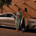 Mercedes 2021 Clase S gris en la calle